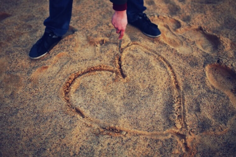 4 signs to know if he is really into you