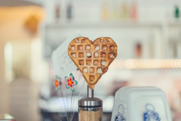 Falling in love at first bite